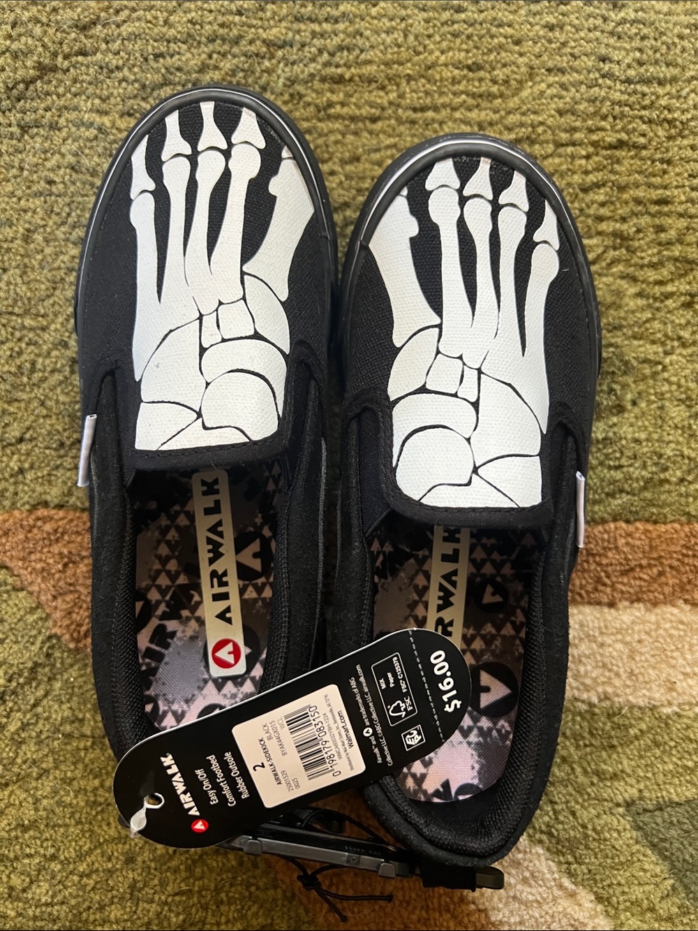 Airwalk Kids Black Slip-On Sneakers with White Skeleton Graphic Size 2